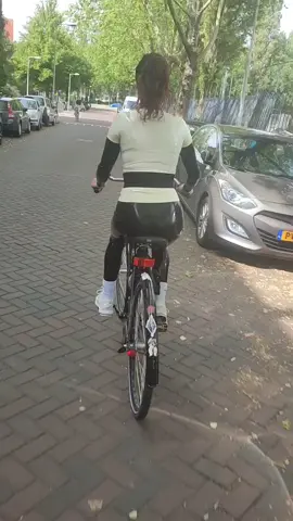 Girls when the buses go on strike again in Germany #fyp #fürdich #viral #fahrrad  #bicycle #germany #netherland #fashiontiktok #outfitideas #girls 