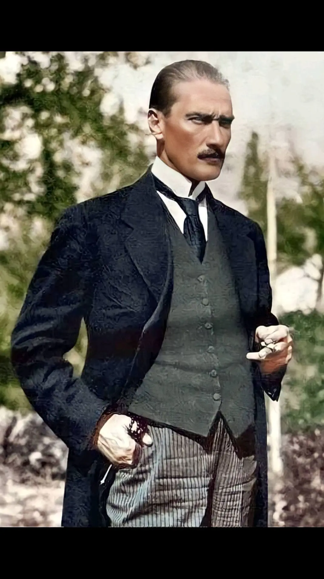 Kemalist, vatan müdafaasına göğsünü siper eden, düşmanın kahpe süngüsünden şanla, şerefle, onurla, gururla damlayan Türk’ün asil al kanıdır… Kemalist, Türkiye Cumhuriyeti’nin fabrika bacasından tüten dumandır, köy kahvesindeki çay ocağının buharıdır...