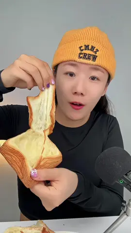 뜯어먹는 식빵 한국에도 있긴함 약간 다를뿐...🤣 #mukbang #먹방 #asmr #fyp 