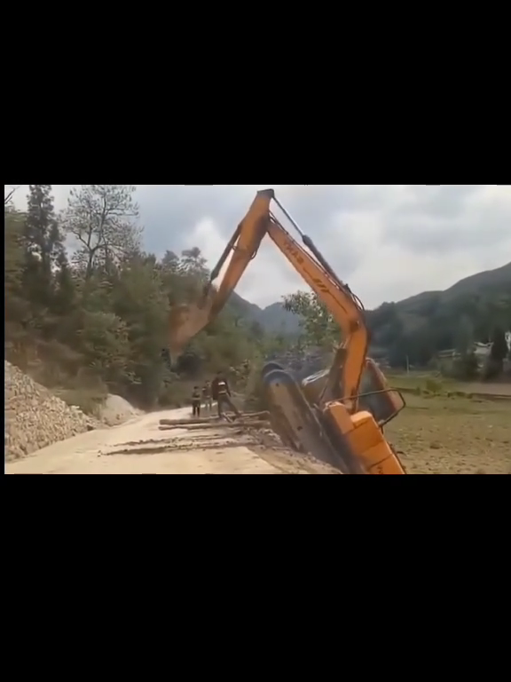 Crazy Operateur excavator #excavator #pellemecanique #extremeineamm