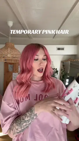 All about my #temporarypinkhair using @celebluxury color depositing shampoo  #pinkhair #pinkhairformula #pinkhaircolor #diyhaircolor #pastelpink #hairtok 