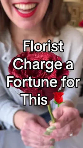 These easy stunning DIY glitter roses will make the perfect Valentines Day bouquet. ❤️🌹  #glitterroses #DIY #ValentinesDay #glitter #florist #flowers #roses  