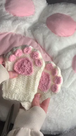 Gloves🙃💞 . . . #fypシ゚viral #fypシ #tiktok #viral #فوريو #foryoupage #explore #مالي_خلق_احط_هاشتاقات #مالي_خلق_احط_هاشتاقات🧢 #الشعب_الصيني_ماله_حل😂😂 #اعمال_يدويه_وفنيه #اعمال_يدوية #كروشية_يدوي #كروشية #handwork #handmade #crochet #chrochettiktok #gloves #cat #قطة #كفوف 