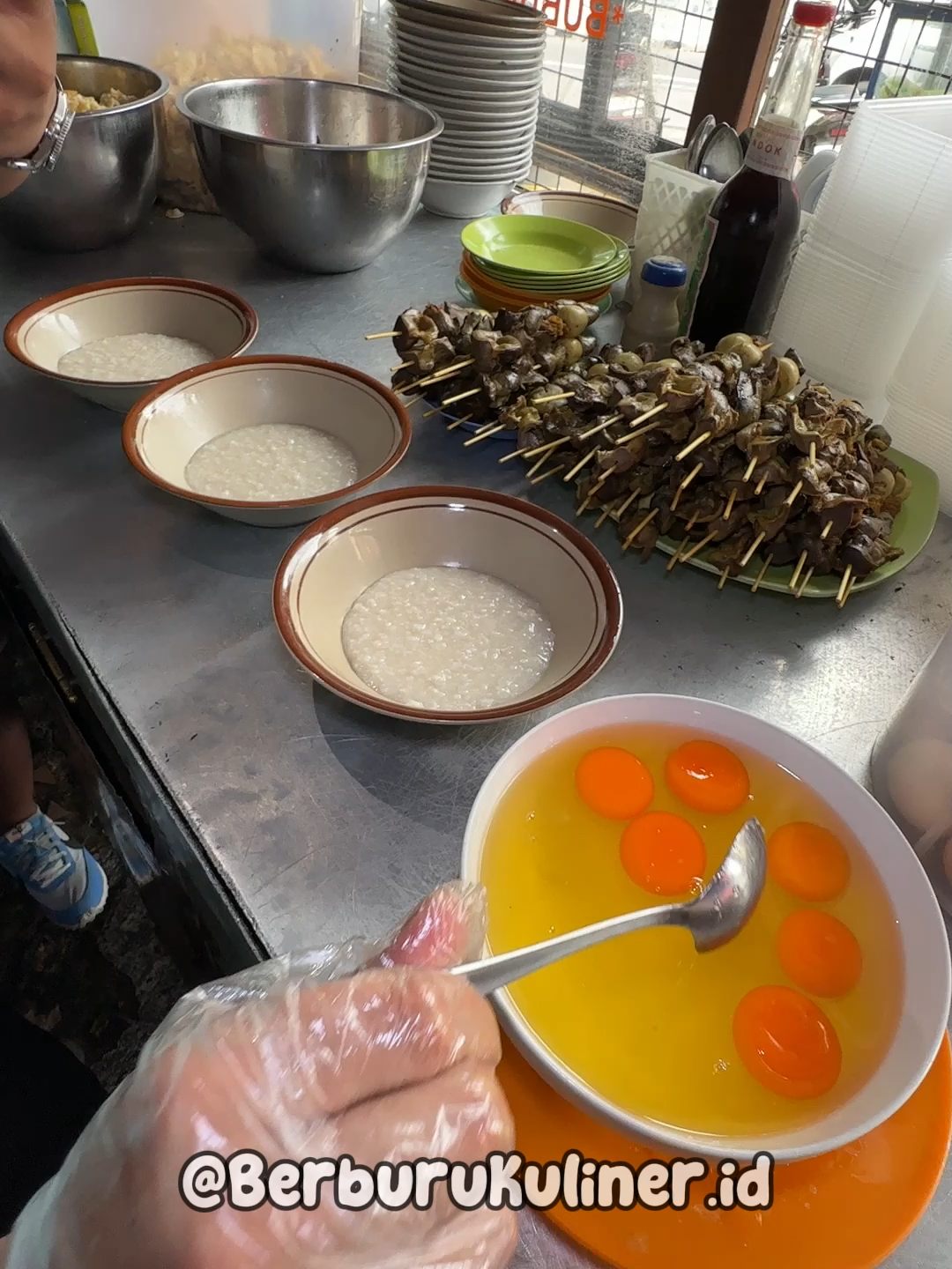 Cuma Racikan Bubur di Telorin Sehari 700 Mangkok Ludes!! #Streetfood