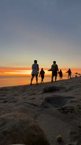 Sunsets are magical, and this is proof.🌅#sunsetbeach #MorongBataan #coralviewresort #Heavenknows #Sunset