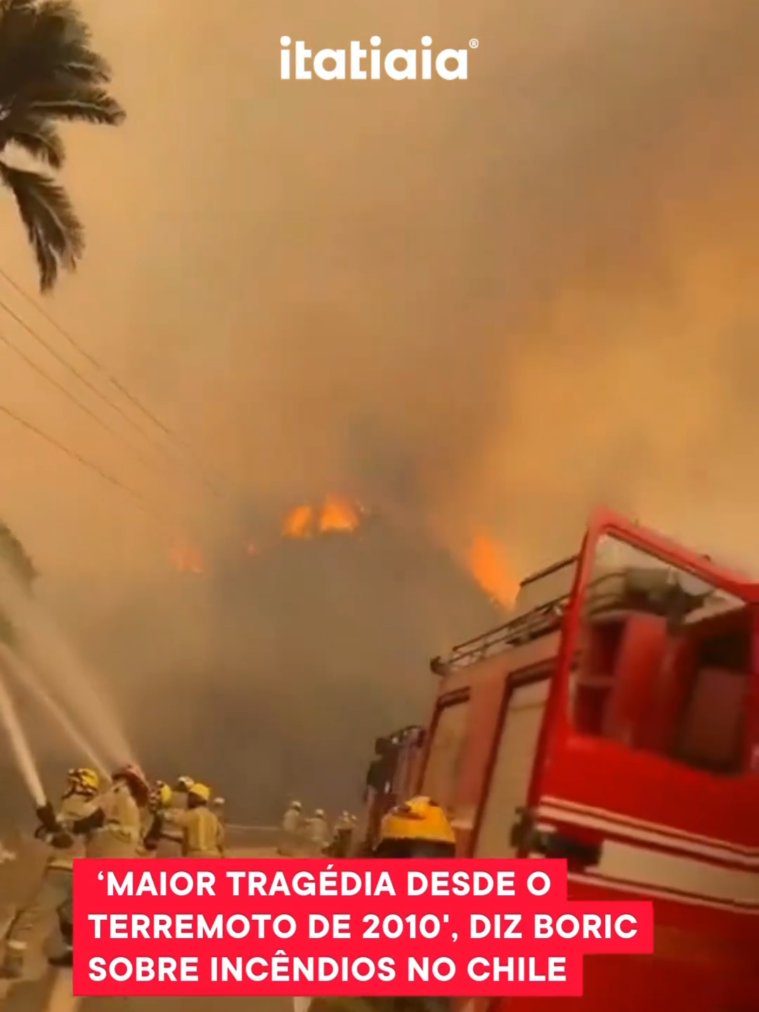 TRAGÉDIA | Os incêndios florestais que atingem o Chile já deixaram pelo menos 64 mortes, segundo o último balanço divulgado nesse domingo (4). Diante dos estragos causados pelo fogo, o presidente Gabriel Boric afirmou: “É a maior tragédia que tivemos desde o terremoto de 2010”, referindo-se ao sismo de magnitude 8.8, que foi seguido por um tsunami, em 27 de fevereiro de 2010, e que deixou mais de 500 mortos. 📲Leia mais em itatiaia.com.br 📹Redes Sociais / Bombeiros do Chile #chile #incêndio #floresta #fogo