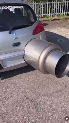 🤣🤣🤣Why though? . . . #car #carlover  #sports  #scape #carscape #muffler  #funny  #funnyvideos  . . . video: eduleilao