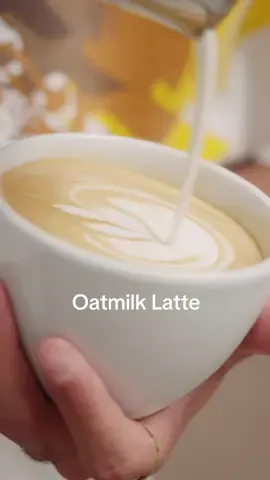 How I like to start my mornings! Here's my espresso workflow for a simple oatmilk latte. #coffee #espresso #chef #barista #latteart 