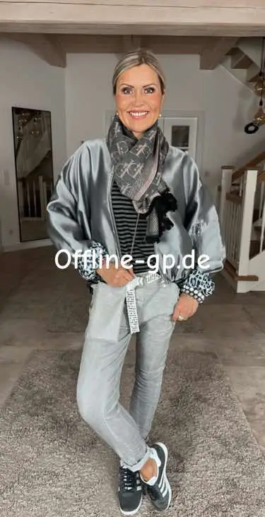 Alle Teilchen von OFFLINE-GP.DE findest du in meiner Bio verlinkt! Rabattcode: marta10 für 10% Rabatt 💕  #baggyclothes #baggypants #baggy #bomber #bomberjacket #bomberjacketstyle #bomberjacketoutfit #greystyle #wintermode #casualoutfitideas #winterstyle #outfitinspo #outfitideas #outfitinspiration #WomenOfTikTok #womenfashion #fashionover50 #wintervibes #whattowear #germaninfluencer #fashiontiktok #winterfashion #ootdfashion  #dailyoutfitinspo #agelessstyle  #modeblogger #damenmode #fyp #foryou #fypage #foryoupage #ugc #ugccommunity #ugccreator  . 𝒲𝑒𝓇𝒷𝓊𝓃𝑔 𝒜𝒹.* @marti_7447 