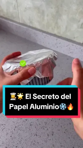 👩‍🍳✨ ¡Descubre el truco definitivo con papel aluminio para mantener tus alimentos fríos o calientes! 🍲 ¿A qué edad te enteraste de esto? 👨‍🍳🌟 Síguenos para más hacks de cocina. 🎉🔥 #HackDeCocina #CocinaConHacks #TrucosDeCocina #PapelAluminio #ConservaciónDeAlimentos #HacksCulinarios #TipsDeCocina #AlimentosFrescos #CocinaPráctica #GuardandoAlimentos #CocinaFácil #AlimentosCalientes #KitchenHacks #AluminumFoilTrick #FoodPreservation #CookingTips #SustainableCooking 