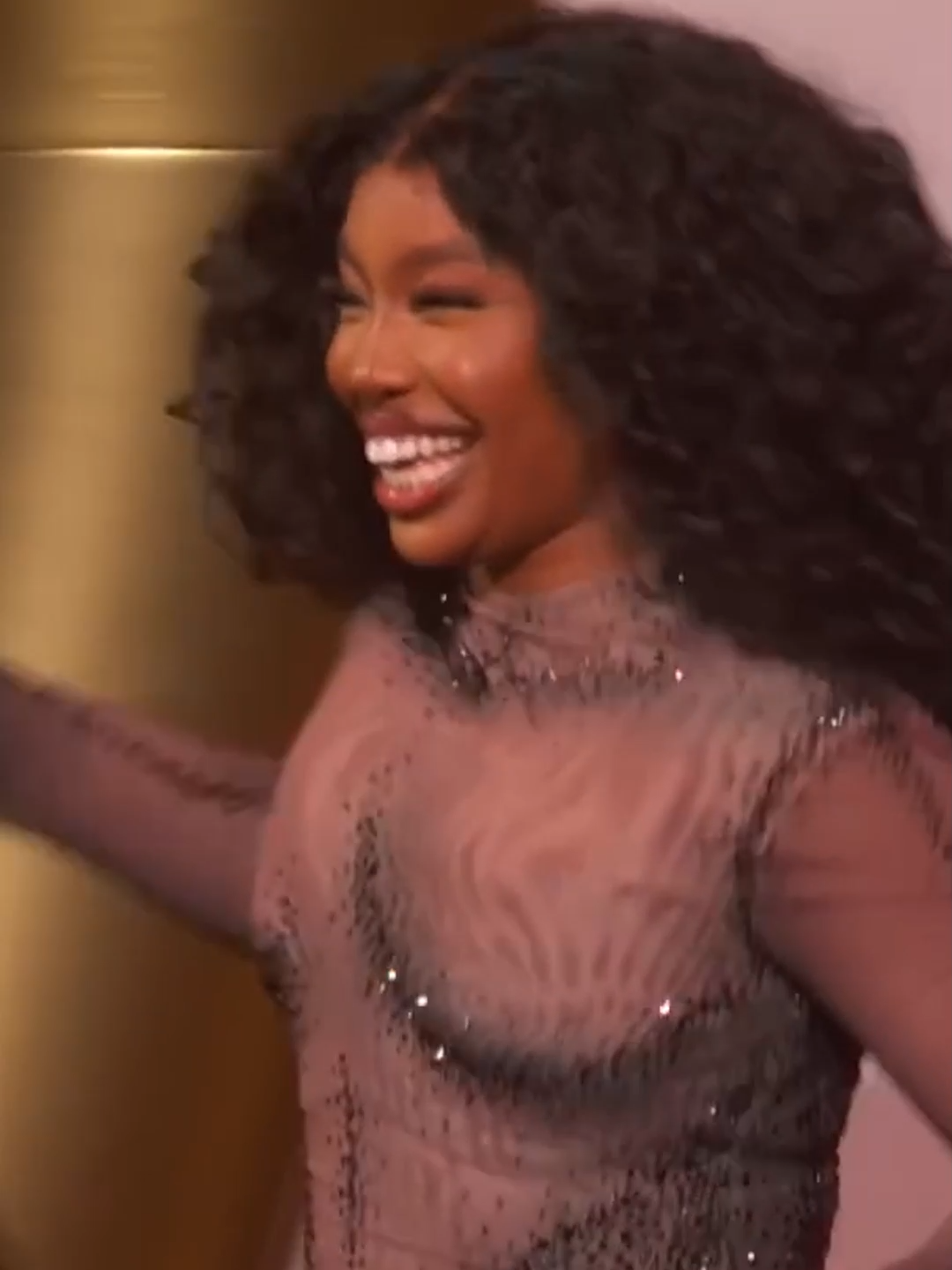 impossível não se emocionar com a #SZA levando o grammy de melhor música R&B ontem 🥹 #TikTokFashion #grammys