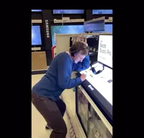 #old #walmart #song #dancing #talent #talektotiktok #foryou #foryoupage #oldschool #freak #headphones 