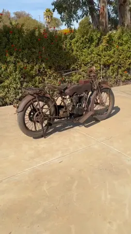 Not just an old Harley Davidson, but a vintage one.  #harleydavidson #oldharleys #vintagemotorcycles 