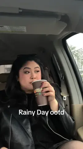 just a girl who loves the rain🥰  #rainyday #losangeles #OOTD #philzcoffee 