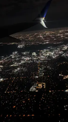 Dark skies, bright sky line and chill vibes. 🌙 #travel #traveltiktok #airport #airportlife #airportvibes #skyline #flight #airplane #aesthetic #aesthetics #aestheticvideos 