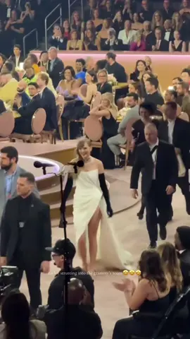 the way everyone turns their heads to look, she knows she is THAT GIRL #taylorswift #grammys2024 