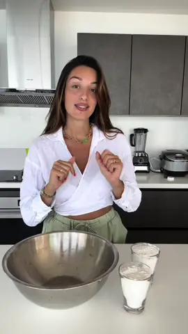 Tortilla 2 ingrédients :  2 verres de farine ( peu importe le verre en vrai c’est une question de dose équivalant) 1 verre d’eau chaude  1 cac de sel 1 cas d’huile d’olive ( pas obligatoire) #tiktokfood #tortillas 