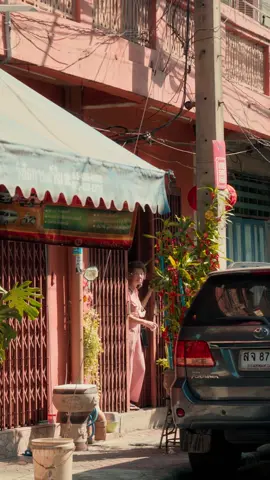It’s always a pleasure to walk in such atmospheric places😌 📍 Talat Noi, Bangkok #bangkok #cinematic #filmmaker #cinematicvideo 