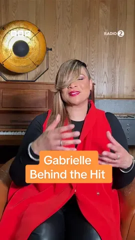 “That song was written for Colin Firth” 😂 Gabrielle takes us behind her hit Out Of Reach 🧡 #R2PianoRoom listen on BBC Sounds | Watch on BBC iPlayer  #gabrielle #outofreach #pianoroom #gabrielleoutofreach 