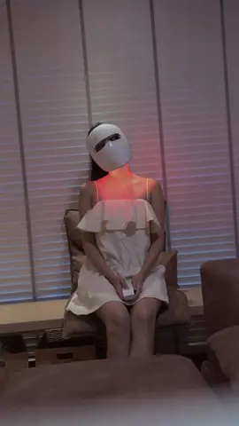 A hundred and one things to prepare for the festivities, but I'm not forgetting to put that glow on! The Ulike Reglow LED Mask device has 4 different modes to target skin concerns at a deep skin level with its clinically effective wavelengths, and it being hands-free means I can multi-task and waste no time this period! 🤭 All you need is 10 minutes per day, do it before/after your skincare for better penetrative of your skincare products for long lasting results with consistent usage ✨ #ulike #ulikereglow #ledmask #TikTokBeauty #tiktoksg 