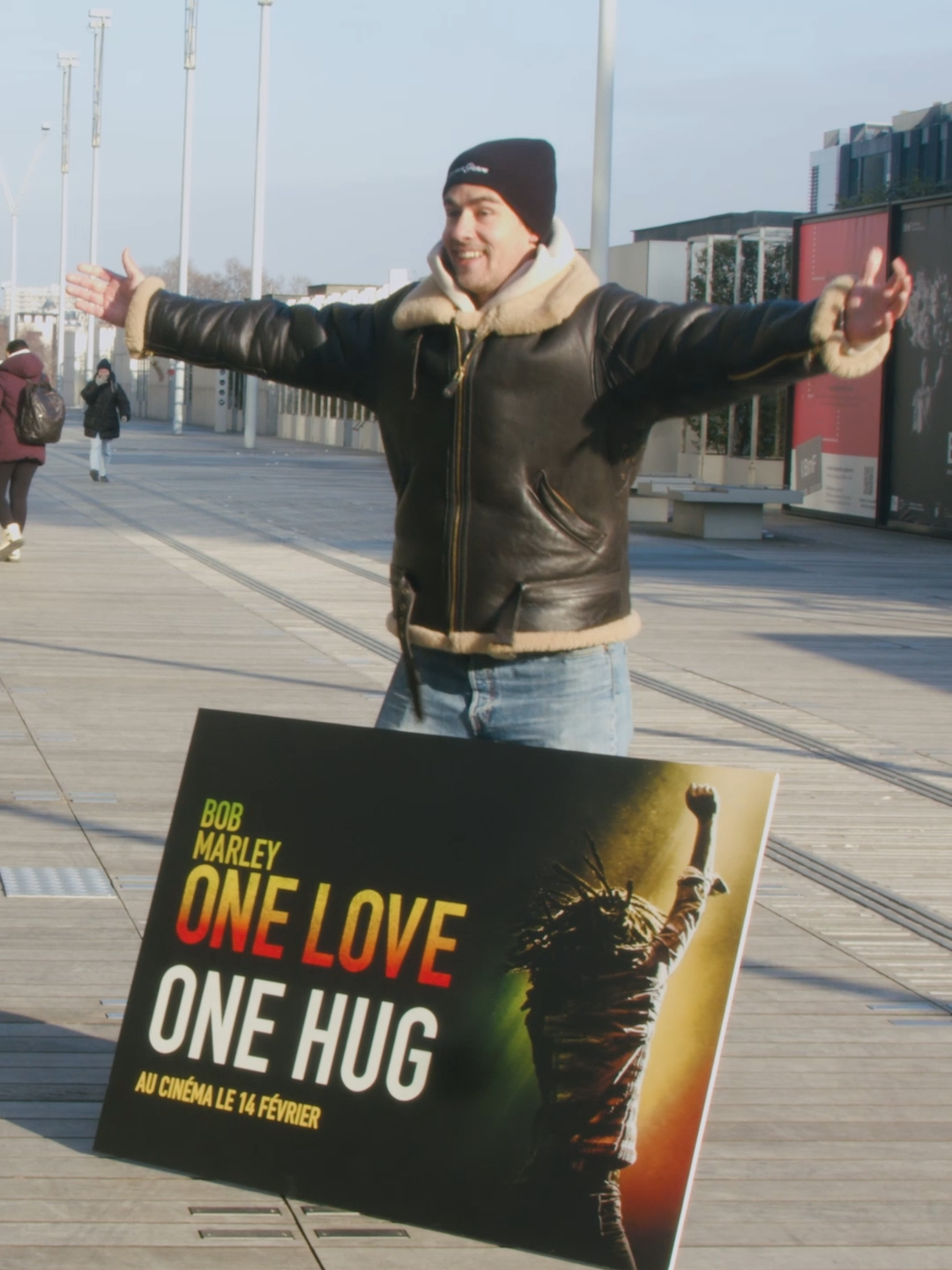 One love 💚= One hug 🤗 #SaintValentin#ValentinesDay#OneLove #FreeHugs #Calin #BobMarley#BobMarleyLeFilm aujourd'hui au cinéma !