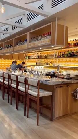 este is the sister restaurant to suerte & is sooo good ~ get the fish tacos & the oysters! they have happy hour from mon-thurs 5p-6p & fri-sun 3p-5p 🦪🍹 #austin #austintexas #austintx #atx #thingstodoinaustin #austinfoodie #atxlife #atxfoodie 