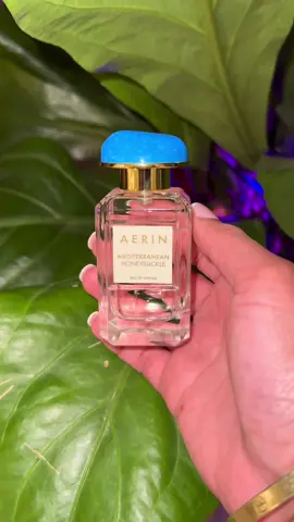 Mediterranean Honysuckle Eau de Parfum makes me want to hop on a plane to Greece #aerinbeauty #giftedbyaerinbeauty #perfume 