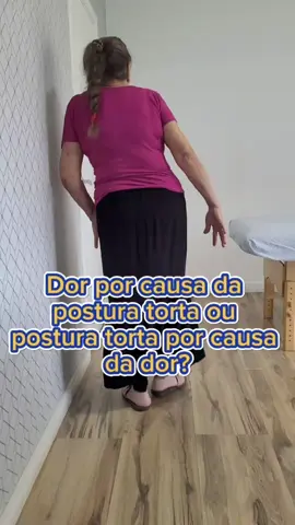 Paciente mulher de 76 anos, chegou ao consultório com dor absurda (nota 10 numa escala de 0 a 10) na região lombar que irradiava e formigava a perna e pé direito.  No vídeo da pra ver que ela está com um grande desvio lateral levando a uma escoliose que no caso dela era totalmente adaptativa. Seu corpo precisou se ajustar dessa maneira devido as disfunções que tinham acontecido ali. Essa postura aconteceu por conta de uma disfunção do disco intervertebral que 