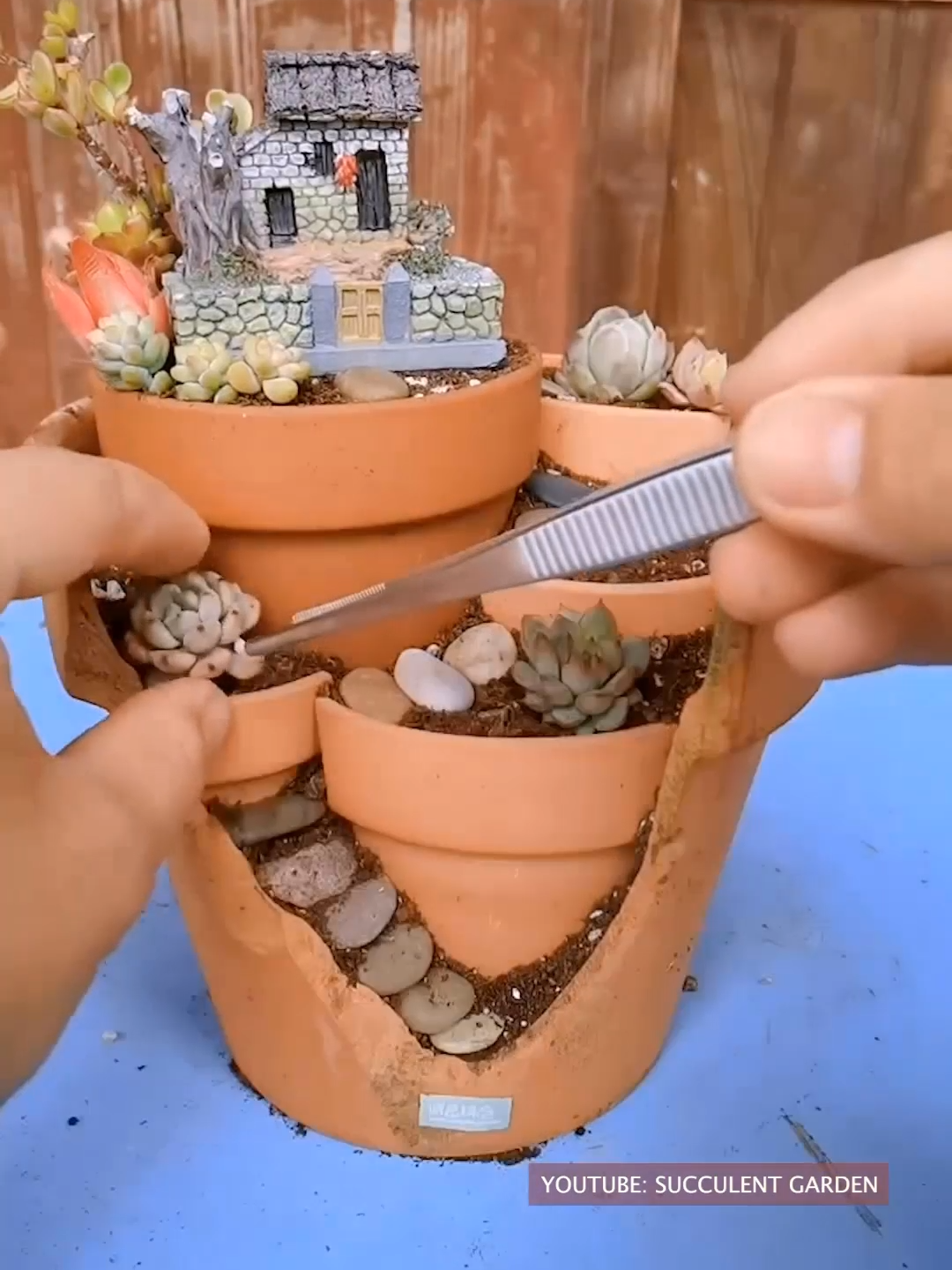 DIY easy to make plant pots and vases #gardening #garden  #gardeningtips  #gardenideas #gardenlove  #gardendesign #plant  #plantlife  #planting #growyourown #DIY #pot #vase