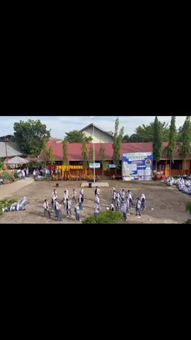 yeyy flashmob lagii❗ #fypp #smantsepadang #setinggilangit #petualangansherina #flashmob #sma #ingatlahhariini 