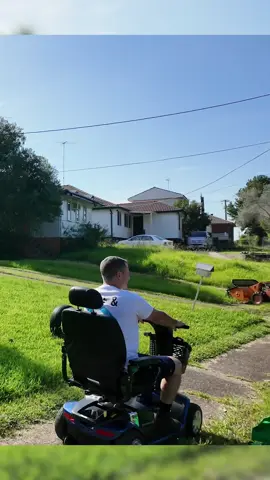 Lawnmower Man Steals Mobility Scooter #freemowfridays #scooter #certifiedlawndetailer #australia 