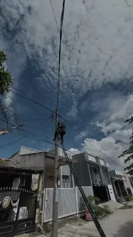 #KuliGayaBebas #kuliwifi #bekasi #internet #jawapride #fyp #teknisiwifi #lamunan #xycba #fiberoptic #ftth 