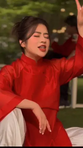 Rồi nâng cái ly lên, quên khó khăn ngày qua...#roinangcaily #xuhuong #dunghoangpham #nhachaymoingay #cover #coversong #tiktokgiaitri #fyp #lyrics #thinhhanh #trending #music #tet2024 #itvmusicvn79 #xuhuongtiktok 