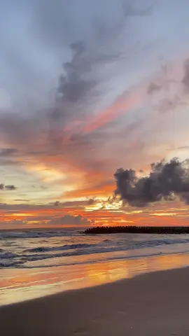 Silahkan buat prank mentahan sunset di pantai pangandaran 🤩🤩🤩 #pantaipangandaran #pangandaran #pangandaranupdate #pangandaranbeach #mentahansunset #sunset #mentahanvideo #fyp 