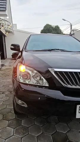 Toyota Harrier gen 2 CBU th 2007 Type 240G L premium Rare item dengan pemanas jok Mint condition Original paint Lampu lampu masih bening Tgn 1 dr baru low km asli 88rb Bpkb lama tgn 1 an pt dokumen lengkap Surat pelepasan dan faktur, form bea cukai ada Ready to use Price 175jt nego Lokasi bekasi kota Tlp 08170140000 #toyotaharrier #toyotaharrierindonesia #harrier #harrierindonesia #jualtoyotaharrier 