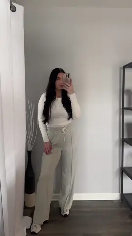 Give me all the comfy outfits #comfyoutfits #loungewear #OOTD #fitcheck 