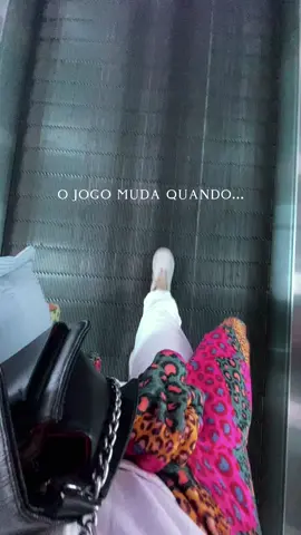 é sempre a sua vez de fazer a próxima jogada ❤️‍🔥  💘 meninas fazem o que querem,  mulheres fazem o que precisa ser feito.  a vida dos seus sonhos se molda a cada escolha da sua jornada. ⚜️ siga @layzaloureti & aprenda como se tornar A MAIS renomada do seu mercado. ⚡️ ❤️‍🔥💋🌹🎈💥🚨🐞📕🍄🧣✂️🎒🧲 #empreendedorismofeminino #empresaria #estrategistadigital #mulherempresaria #coragem #motivacional