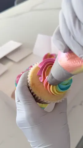 Rainbow butterccream swirl 🌈  . . . . . #treatboutique #cupcakereel #cupcakepiping  #buttercreampiping #smoothbuttercream #buttercreamtutorial #fypシ #fypシ゚viral #tutorials #satisfying #dessert #pastelcake #pintrest #cupcakedecorating #buttercreampipingtutorial #fyp #explore #trendingcakes #foryou #foodphotography #dessert #cupcakesofinstagram #buttercream