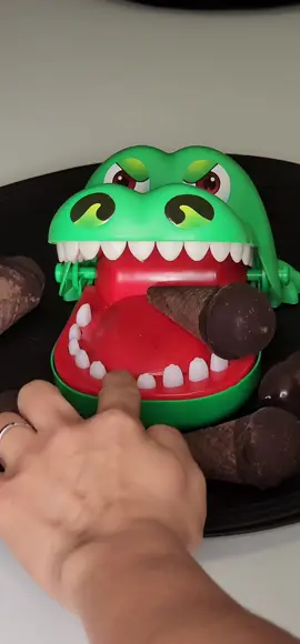 Croc🐊eating mini icecream #satisfying #asmr #viral #crocodiledentist #fypシ #everyone 