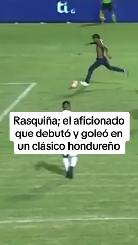 ¡Rasquiña, el jugador que nos perdimos!  En el clásico Olimpia vs Motagua hubo un aficionado que debutó y goleo. Cumplió el sueño de muchos. Que jugador nos perdimos muchachos.  #honduras #rasquiña #clasico #olimpia #motagua 
