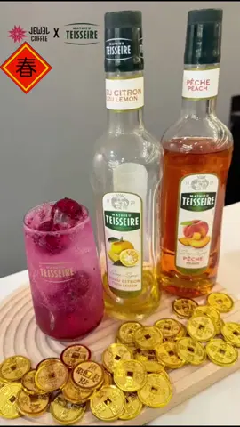 2 more days to Lunar New Year 🧧 Come and try make yourself a glass of Sunrise Dragon 🐉 to welcome the new year 🥰 Huat ah ~! 💰💰💰 #mathieuteisseire #jewelcoffee #cocktail #mocktail #cny2024 #syrup #dragonfruit #flavoureddrinks #mixology #drinkrecipe #beveragemenu #beverage 