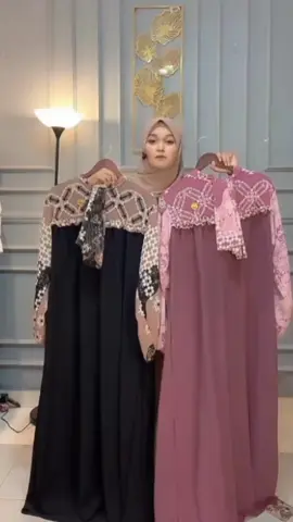 Gamis Arsyila Free hijab segiempat Motif #gamislebaran #bajulebaran #spesiallebaran #bajuwanitakekinian #bajukondangan #bajuwanitamuslimah 