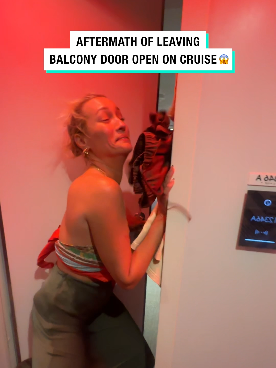 Always remember to close the balcony door! 🤣 🎥 Viralhog #UNILAD #fyp #foryou #foryoupage #cruise #cruiseship #vacation #fail #funny #fails #reaction