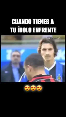 😍 La forma en que Zlatan mira a Ronaldo... #ronaldo #ronaldonazario #ronaldonazario🇧🇷 #futebol #futebolbrasileiro #futbol #zlatan #zlatanibrahimovic #zlatanibrahimović #ibrahimovic #ibra #legend #legends #seriea #inter #acmilan #milan #sansiro #calcio #futbolitaliano #trend #viral #tiktok #futbolentiktok #deportesentiktok #admiracion #ronaldo_fans #ronaldofenomeno #crack #cracksfutbol #cracks #goat #futbolista #futbolistas #leyenda #leyendas #jueves #thursday #tbt 