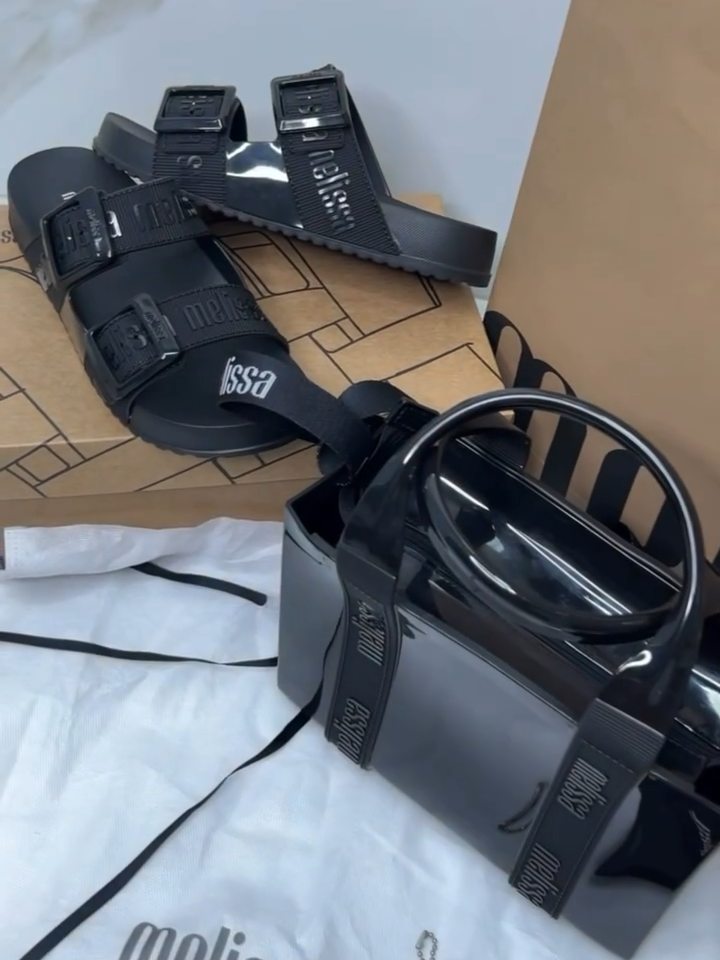 Dois amores chamados: #MelissaCozySlideMLover & #MelissaMiniDulceBag 🖤 Quem aí também ama essa dupla? #unboxingasmr #ASMR @eduardaalvesreserva