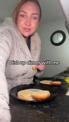 Part 3 | Burger Night 🍔 #dishupdinnerwithme #mealideas #foodtiktok #teatime #dinnertime #dinner #burger #burgers #disupwithme #plateupwithme #plateupdinnerwithme #plateupdinner #mumsoftiktok #mumlife #familydinner #foodidea #viral #fyp #amionyourfyp #growme #burgernight #burgerfordinner 