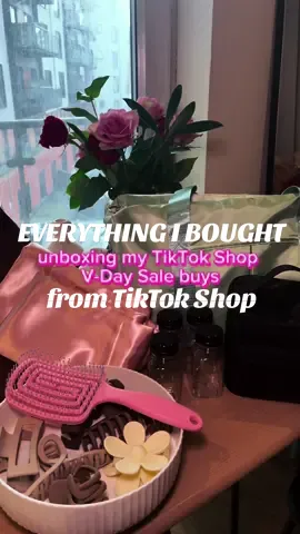 Theres no better feeling than receiving the order you’ve been waiting for and loving everything you got 🥰🛍️#tiktokmademebuyit #TikTokShopHaul #tiktokshopfinds #aesthetic #fyp #viral #whatibought #haul #haultok #productreview #salefinds #valentinesdaysale 