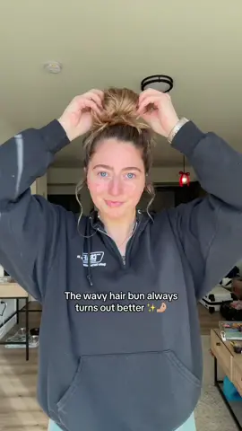 I swear the bun will always look better when my hair is in its wavy state 🤌🏼🤌🏼