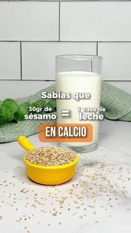 ¿Sabías que solo 30 gramos de estas semillas tienen tanto calcio como un vaso de leche? 🥛💪 Aprende cómo podes disfrutar al máximo de sus beneficios con una simple y deliciosa receta.  Ingredientes: -	100gr de sésamo -	120ml de aceite de oliva -	Jugo de 1 limón -	1 cdita de cúrcuma -	1 pisca de sal Preparacion: Tostar las semillas de sésamo, luego molerlas con mixer, agregar los demás ingredientes y listo. Delivery: 📲0984 607 510 Horario de atención: Lunes a viernes 08:30hs a 19:00hs y Sábados 8:00hs a 15:00hs 📍Estamos en Barrio Boquerón, sobre Avda Eugenio A Garay casi Lomas Valentinas, Ciudad del Este.