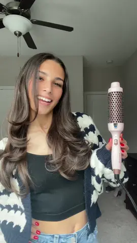 its pink AND on sale ?? yes pls😛 #tiktokshopvalentinesday #ValentinesDay #wavytalk #wavytalkhair #hottools #hairtools #thermalbrush 